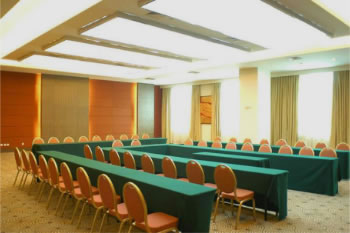 С�ͻ��鳡��(100-200��)